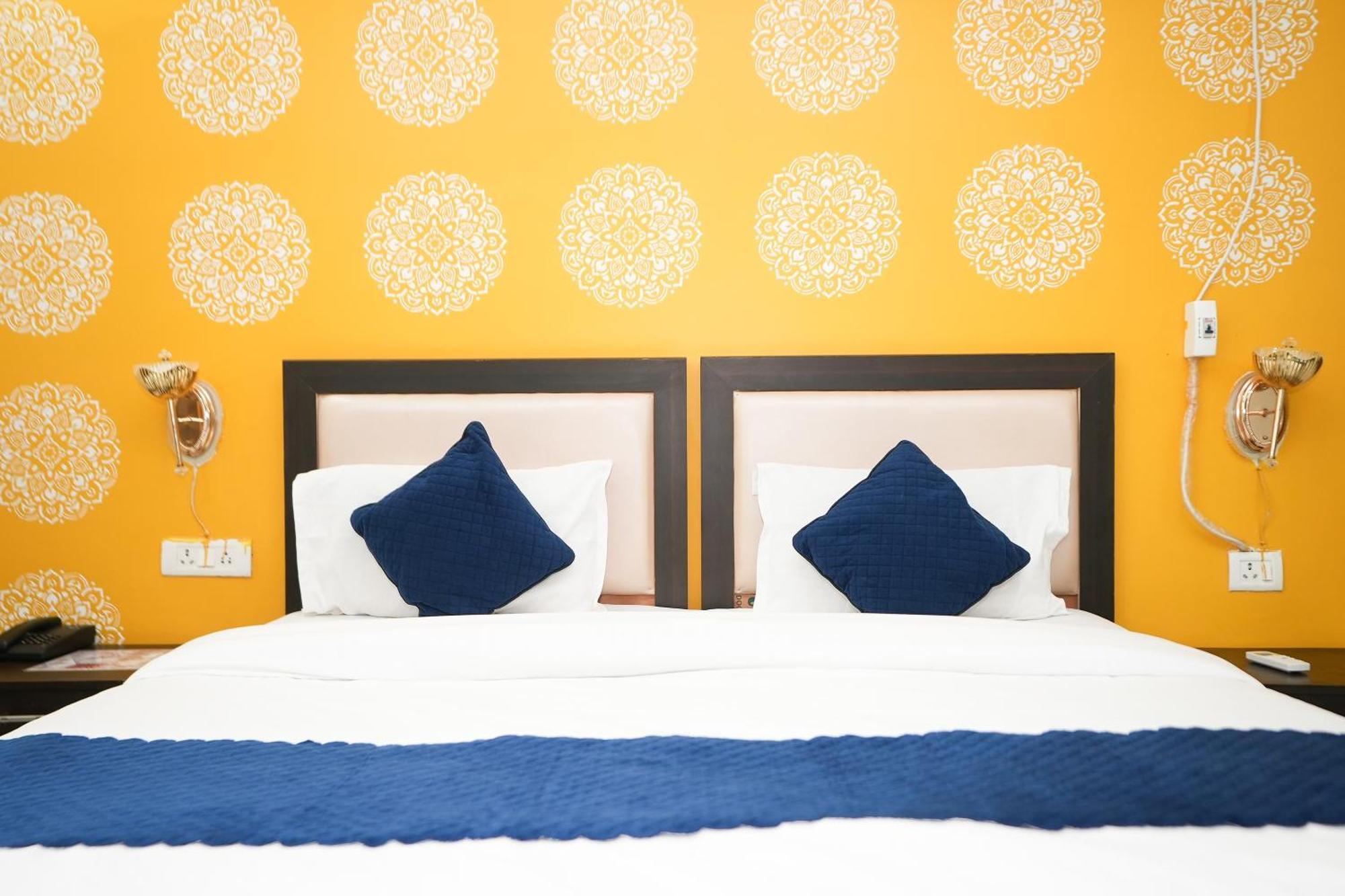 Hotel Tanvi Premium Residency Near Artemis Hospital, Gurugram Gurgaon Exterior foto